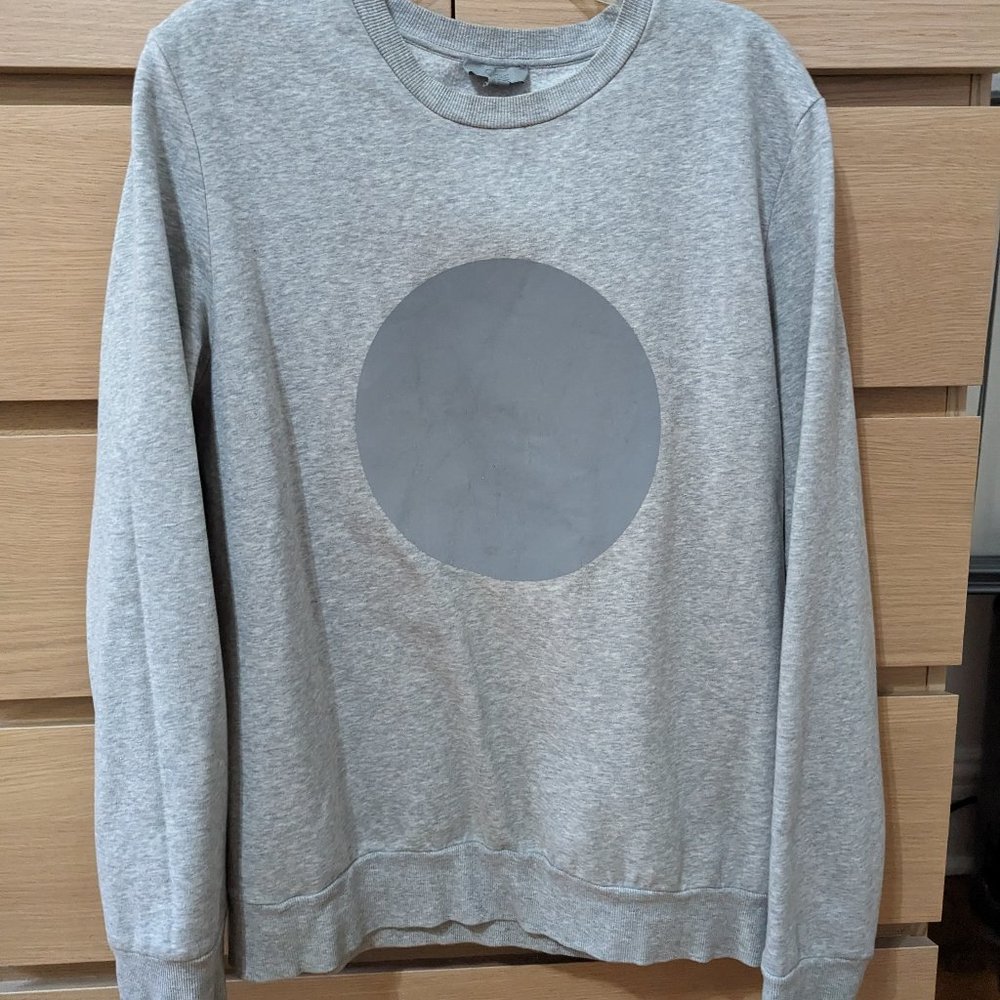 COS Men's Crewneck Sweatshirt in Light Gray with Gray Circle Large